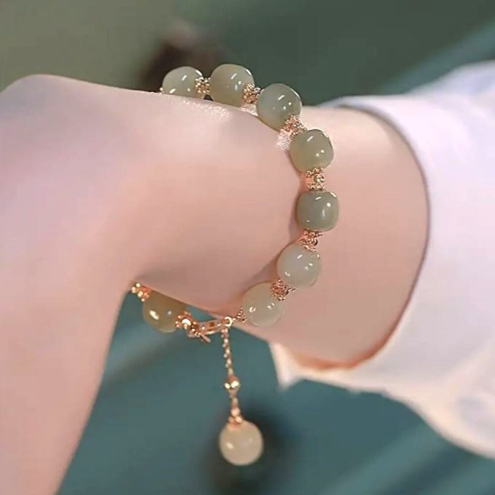 NEW Kylie Pale Jade Green and Gold Beaded Bracelet